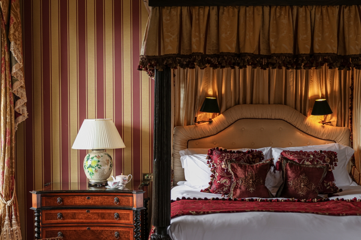With 42 rooms and nine cottages, it is a popular choice for travellers seeking a relaxing getaway.