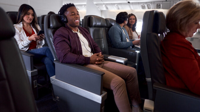 American Airlines Elevates Comfort: Premium Economy Now on Key New York–LA Route!
