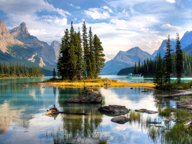 Surge Alert: Canada’s Tourism Set to Break Records in 2025 Amid Rising Risks