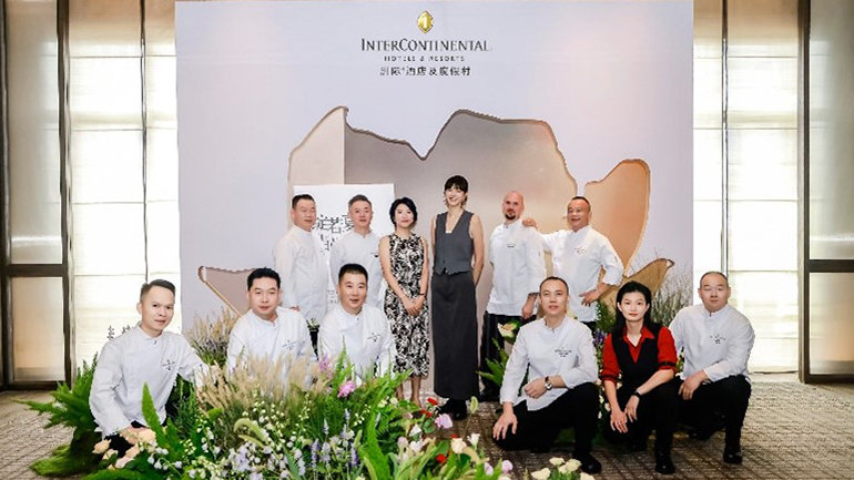 InterContinental Launches “Blossom the Incredible” to Highlight Cultural Dining and Travel ExperiencesPress Release:
This summer, InterContinental is introducing “Blossom the Incredible” in Greater China, a program designed to bring cultural dining and travel experiences to guests. The brand has invited model, actor, and television host Ms. Li Ai to serve as cultural tastemaker, curating activities that connect food, culture, and storytelling under the theme of “Incredible Occasions.”The program launched on August 26 at InterContinental Xi’an Hi-Tech Zone with a cultural dinner led by Ms. Li Ai. Ten InterContinental chefs and mixologists from across Greater China collaborated to create a multi-course menu inspired by ten cities, reflecting local flavors and culinary traditions. Dishes ranged from Xi’an’s charcoal-grilled lamb tenderloin to Sanya’s seafood creations and Chongqing’s Sichuan pepper-infused chocolate cake, each designed to reflect the character of its origin.Rita Jiang, Chief Commercial & Marketing Officer, IHG Greater China, said:
“InterContinental has long been part of many meaningful travel moments. With ‘Blossom the Incredible,’ we aim to bring food and culture together in ways that connect with our guests. Collaborating with Ms. Li Ai allows us to further highlight local stories and traditions.”Ms. Li Ai shared:
“For me, travel is not only about destinations but about the moments and stories along the way. Through this collaboration, I hope to share authentic encounters that add depth and emotion to the journey.”Dining as a Central Experience
InterContinental has also introduced refreshed dining offerings across Greater China. A new breakfast program, “Ten Cities, Ten Flavors,” features regional specialties and local ingredients, blending traditional recipes with contemporary wellness trends.The upgraded Club InterContinental experience now offers all-day dining with Chinese sparkling teas, regional noodle dishes, and claypot congee, alongside light meals and desserts tailored to different times of the day.Jerome Qiu, Chief Operating Officer, IHG Greater China, said:
“Within our luxury and lifestyle portfolio, dining continues to be an important part of the guest journey. By combining local culinary traditions with new formats, InterContinental aims to provide meaningful dining experiences that reflect culture and place.”This year also marks the 50th anniversary of IHG’s presence in Greater China. InterContinental currently operates 61 hotels across the region, with 32 more in development.