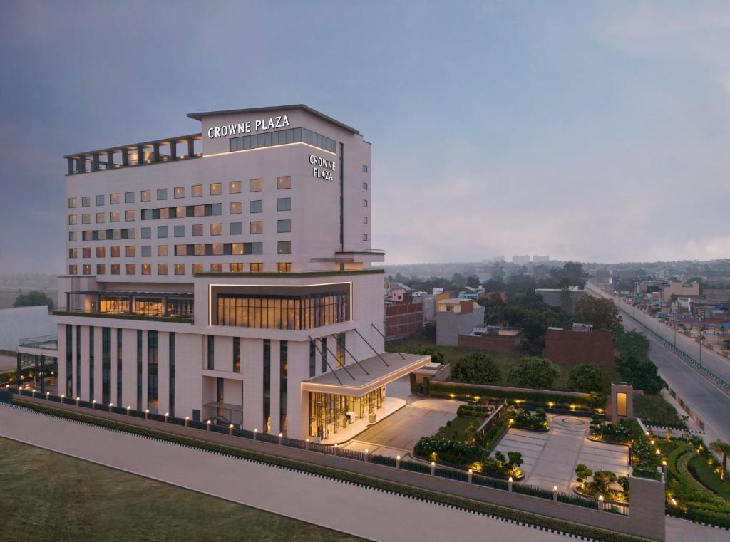 Crowne Plaza Lucknow