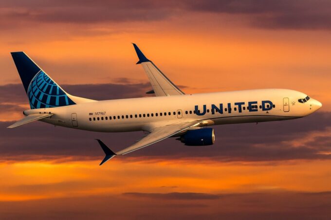 United Airlines Reports Strong Q3 Profit, Raises Q4 Outlook