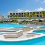Hilton Survey Finds Many Americans Shorten Holiday Family Visits