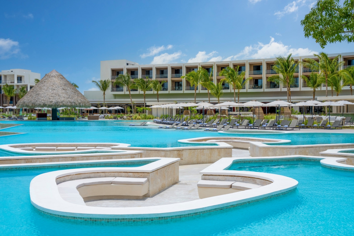 Hilton Survey Finds Many Americans Shorten Holiday Family Visits