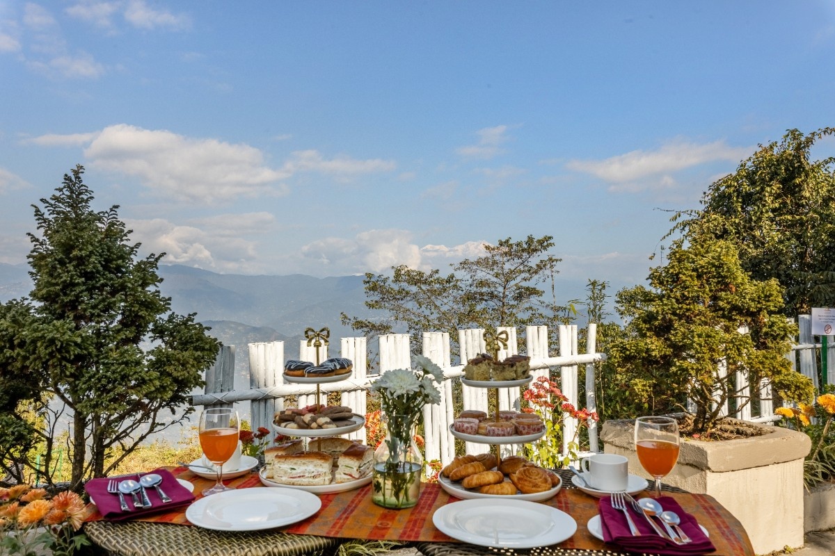 Sterling Darjeeling Unlocks 180° Kanchenjunga Views