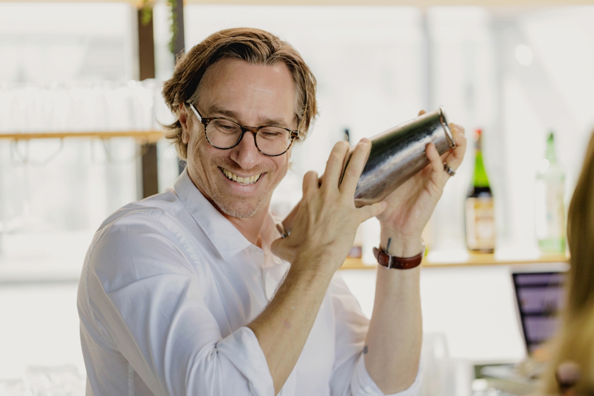 Hilton Partners with Derek Brown to Refresh Tempo by Hilton’s Beverage Program