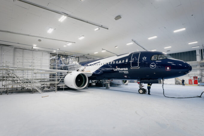 Lufthansa Adds A320 and A350 to Anniversary Crane Fleet