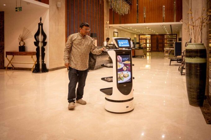 Sayaji Hotel Kolhapur Introduces AI-Powered Service Robots