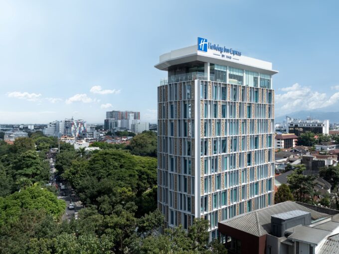 Holiday Inn Express Bandung Braga Opens in Bandung Braga District