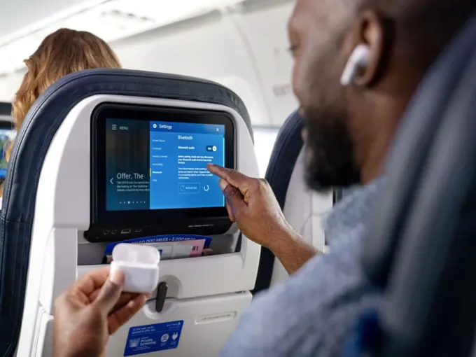 United Launches First Transatlantic Flight with Starlink Wi-Fi
