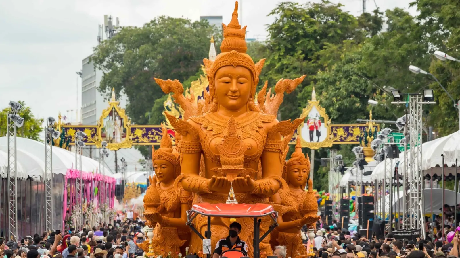 TAT Marks 125th Ubon Ratchathani Candle Procession
