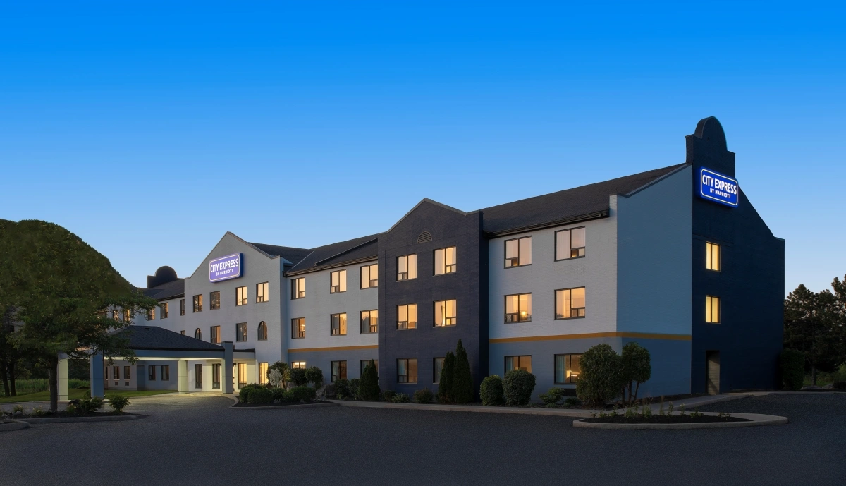 City Express by Marriott Opens First Hotel in Canada