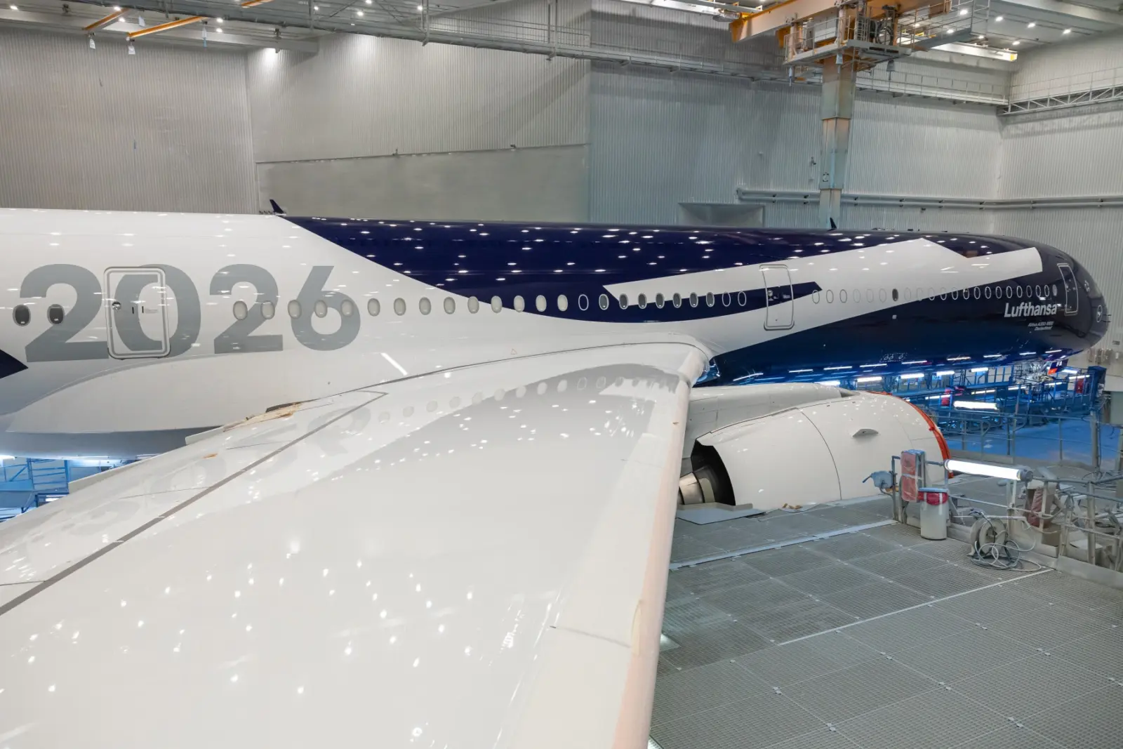 Lufthansa Receives First A350-1000