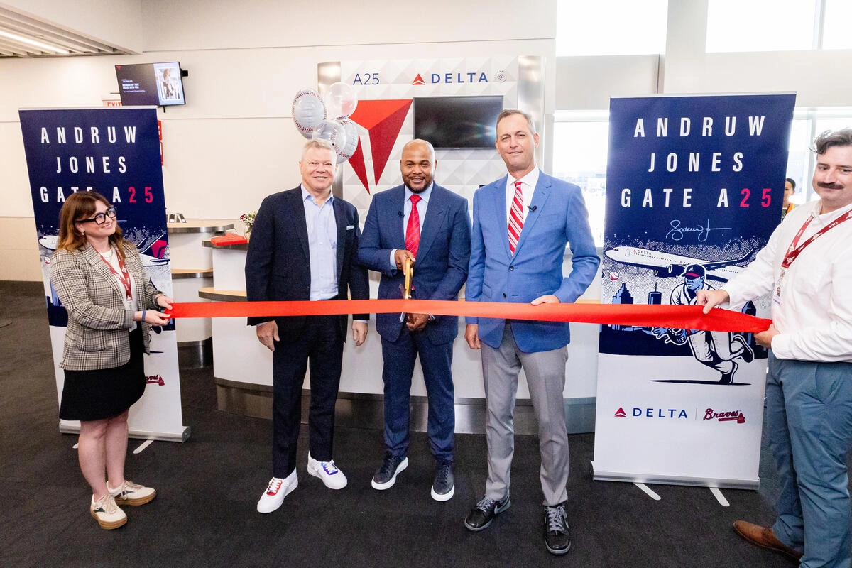 Delta Dedicates Airport Gate to Andruw Jones